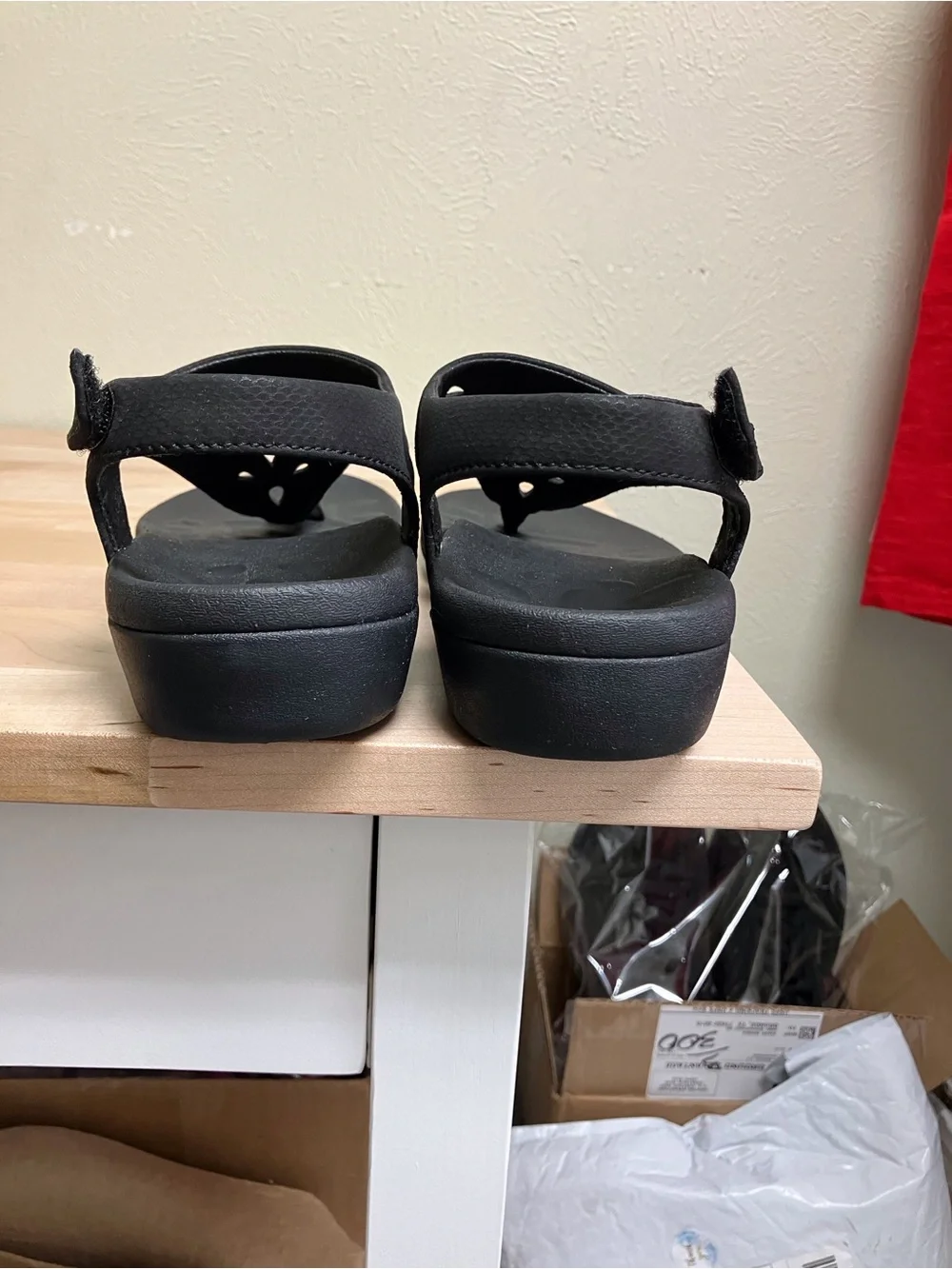 Black Women's Toe-Post Sandals with Decorative Cutouts